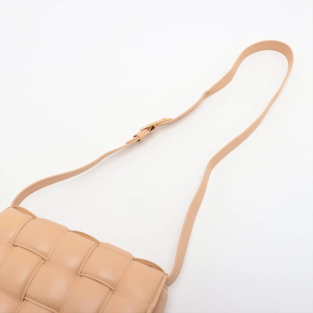 Sold out ❌Bottega Veneta Maxi Intrecciato padded cassette Leather Shoulde - Picture 5 of 9